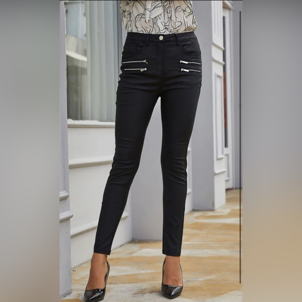 Black leggings shiny leather look